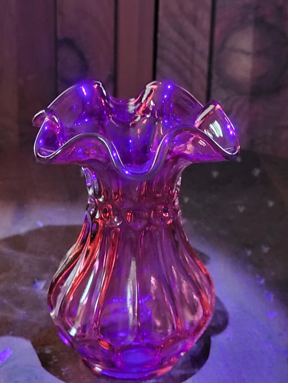 Fenton Ruffled Glass Vase - Picture 14 of 16